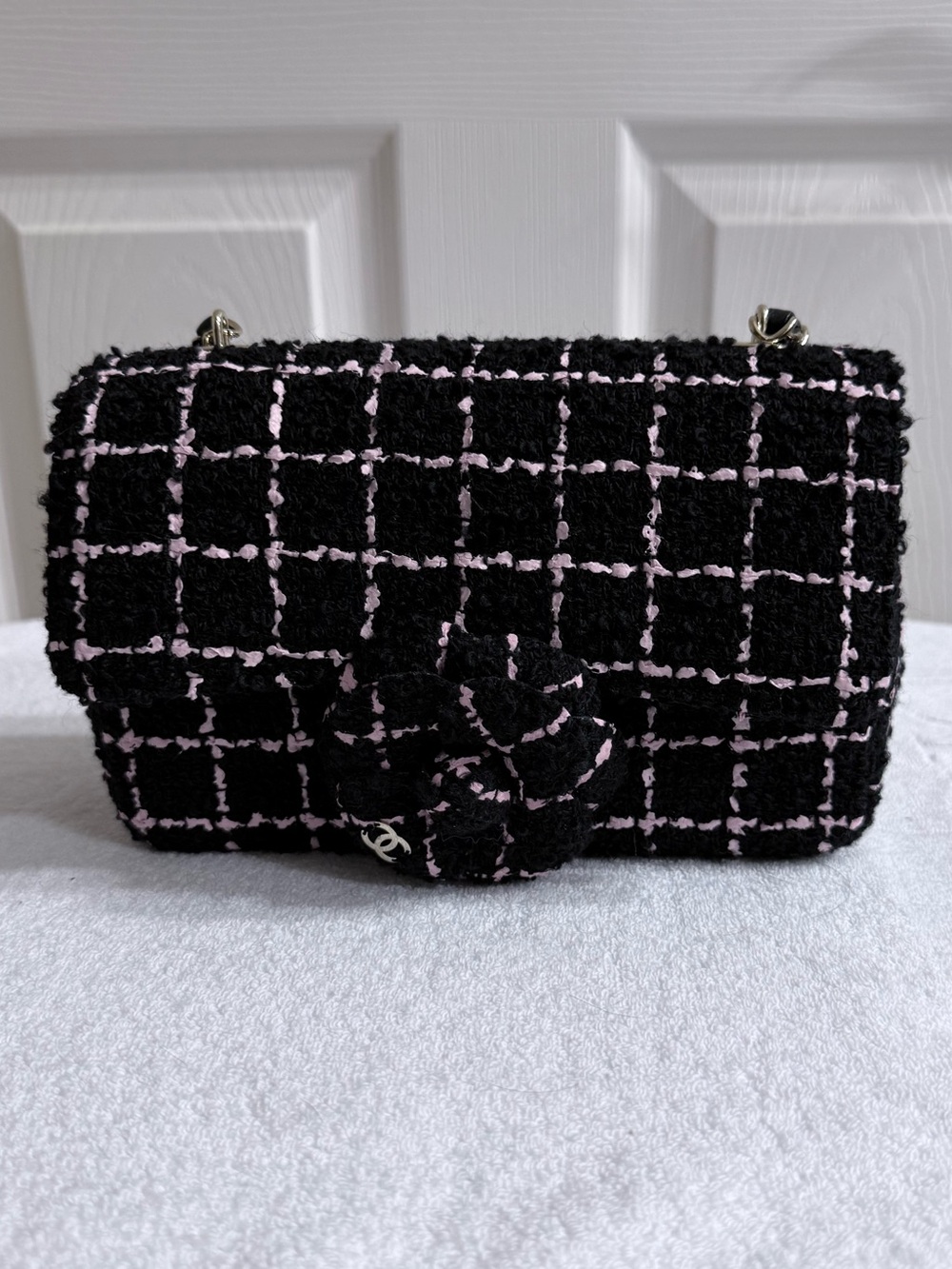 CHANEL 23K Black Tweed Shoulder Bag with Pink Grid and Camellia